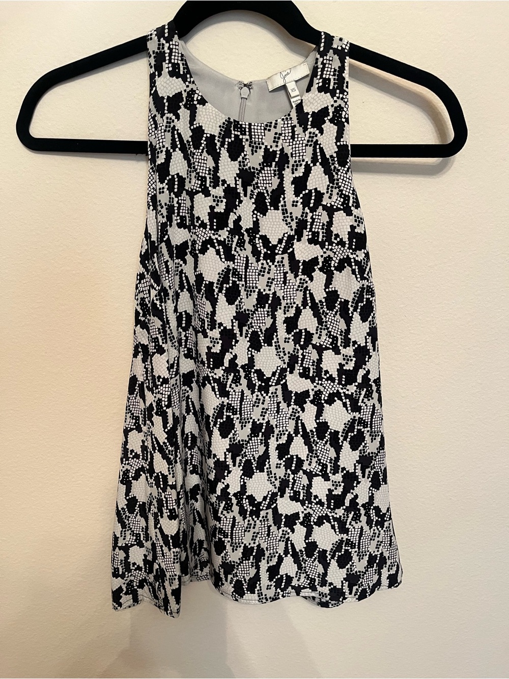 Joie Black and Gray Abstract Print Silk Sleeveless Top